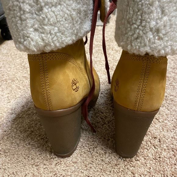Timberland Sherpa heeled boot size 7 - Picture 5 of 5